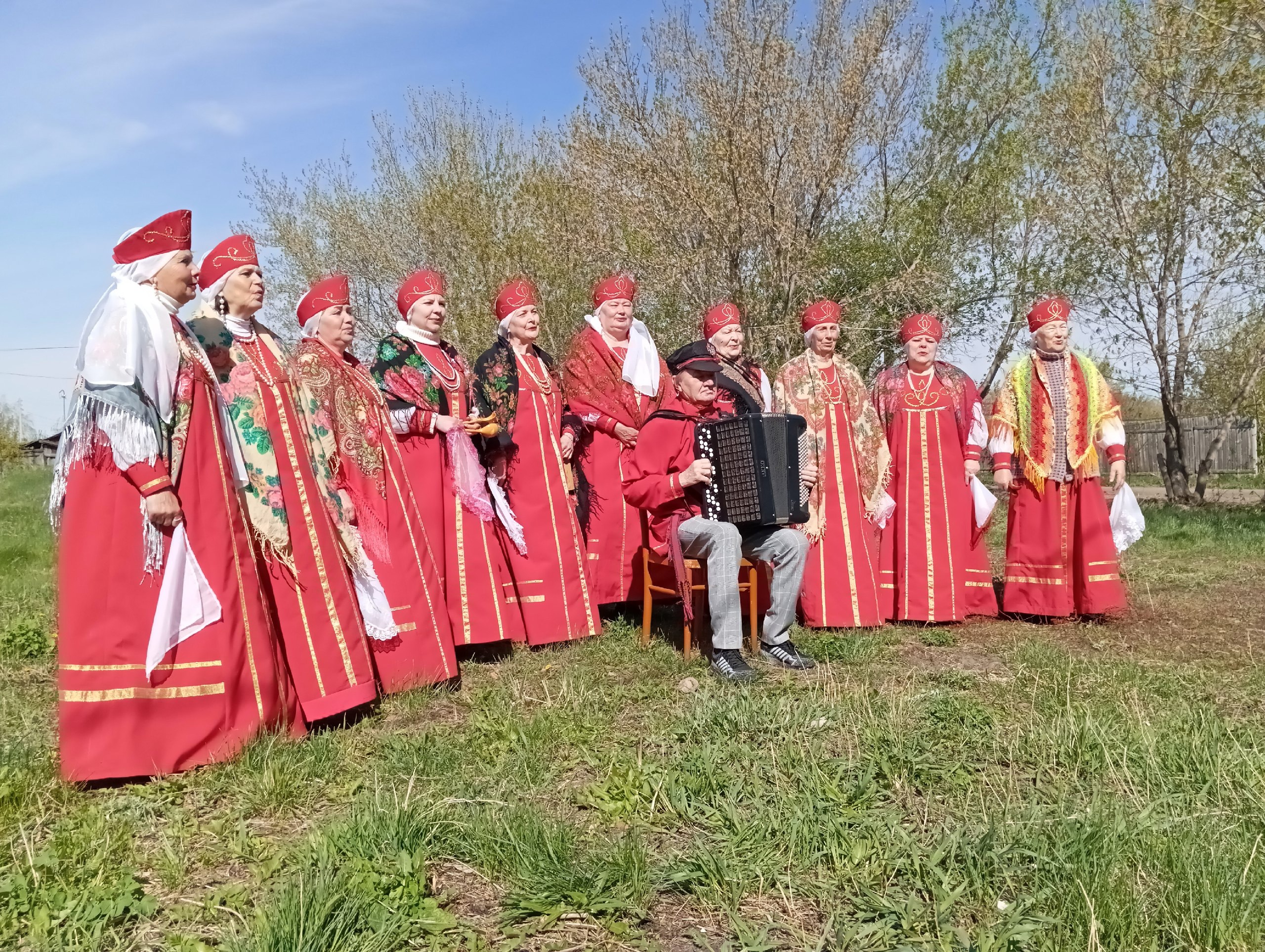 &quot;Поет Первомай&quot;.