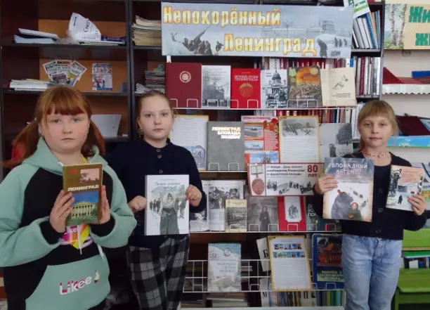 Мы помним и чтим твой подвиг, Ленинград.
