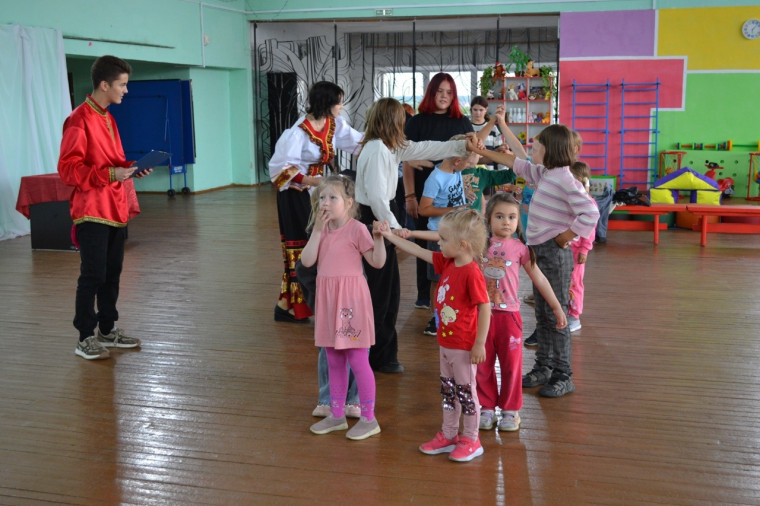 УРА! КАНИКУЛЫ ПРОДОЛЖАЮТСЯ!. УРА! КАНИКУЛЫ ПРОДОЛЖАЮТСЯ!.